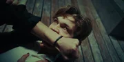 Ben (Damian Hardung) stillt seinen Durst an Zelda (Havana Joy). Wird er die Beherrschung verlieren? Ben (Damian Hardung) stillt seinen Durst an Zelda (Havana Joy). Wird er die Beherrschung verlieren?