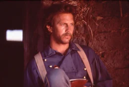 Lieutenant Dunbar (Kevin Costner)