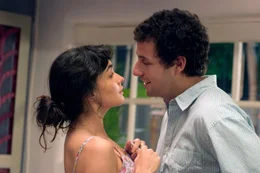Im Laufe der Zeit lernen sich John (Adam Sandler) und Flor (Paz Vega) immer besser kennen. Als John versucht, Flor n&auml;her zu kommen, macht er eine bittere Erfahrung.