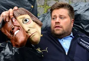 Weil er sich denkbar ungeschickt angestellt hat, hat Ralf (Andreas Birkner) ein wichtiges Beweisstück gefunden. Weil er sich denkbar ungeschickt angestellt hat, hat Ralf (Andreas Birkner) ein wichtiges Beweisstück gefunden.
