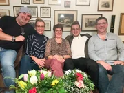 V.l.: Oliver, Svenja, Gastgeberin Inge, Anders und H&uuml;ssi