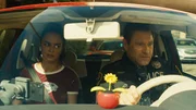 Frank Penny (Aaron Eckhart) und Ava Brooks (Courtney Eaton) k&ouml;nnten verschiedener nicht sein, aber die Reporterin ist nach Franks Suspendierung die einzige Person, von der er noch Unterst&uuml;tzung erwarten kann.