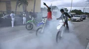 Auf hei&szlig;en Reifen durch die Stadt: die "South Florida Free Riders" vor dem Start.