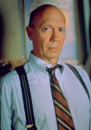 Capt. Donald Cragen (Dann Florek) Capt. Donald Cragen (Dann Florek)