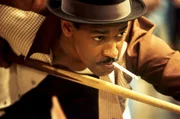 Ein scheinbar harmloser Auftrag zieht Easy Rawlins (Denzel Washington) schon bald in ein Netz aus Mord, Erpressung, brutaler Polizei und korrupter Lokal-Politiker.