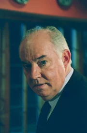 Charles Edmonton (Richard Todd)