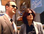 Ein Taxifahrer wurde mit unzähligen Messerstichen getötet. Das Ermittlerduo Detective Elliot Stabler (Christopher Meloni) und Detective Olivia Benson (Mariska Hargitay) macht sich auf den Weg, um Zeugen für den Mordfall zu finden. Ein Taxifahrer wurde mit unzähligen Messerstichen getötet. Das Ermittlerduo Detective Elliot Stabler (Christopher Meloni) und Detective Olivia Benson (Mariska Hargitay) macht sich auf den Weg, um Zeugen für den Mordfall zu finden.