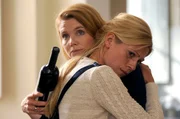 Die Kramer-Schwestern Annette (Annette Frier, li.) und Floriane (Nele Kiper) halten zusammen.
