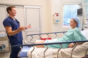 L-R: Josh Lawson als Bruce, Patient