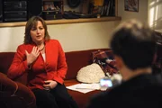 Vroni (Senta Auth) beschreibt vor laufender Kamera ihre Ziele als B&uuml;rgermeisterin von Lansing.