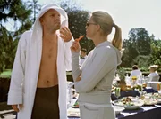 Klaus (G&ouml;tz Schubert) ist mit Ina (Barbara Rudnik) in ein Luxushotel gefahren und bem&uuml;ht sich ihr zu verheimlichen, dass er nebenbei Gesch&auml;ftstermine wahrnimmt.