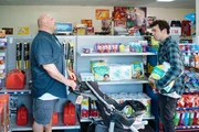 Ben Burns (Will Sasso, l.); Sam Loudermilk (Ron Livingston, r.)
