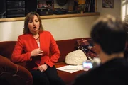 F&uuml;r ihren Wahlspot schildert Vroni (Senta Auth) vor laufender Kamera, was sich alles &auml;ndern wird, wenn sie B&uuml;rgermeisterin von Lansing ist.
