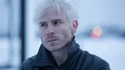 Carlos (Rub&eacute;n Ochandiano), ein leicht durchgeknallter verdeckter Ermittler, hat sich l&auml;ngst als unberechenbare Gr&ouml;&szlig;e in dem gef&auml;hrlichen Undercover-Spiel herausgestellt. Doch das Team ist auf seine Mithilfe bei dem Plan angewiesen.