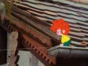 Der Pumuckl &uuml;bernachtet mit Meister Eder in einem Gartenh&auml;uschen, in dem es angeblich spukt.