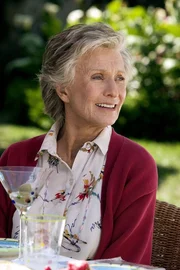 Evelyn ( Cloris Leachman)