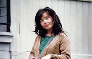 Die junge Fabrikarbeiterin Selma (Bj&ouml;rk) verliert durch eine Krankheit ihr Augenlicht. Da sie ihrem Sohn die Krankheit vererbt hat und ihm eine Operation erm&ouml;glichen will, arbeitet sie viel.