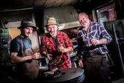 Martin (l.) und Klaus Wieshofer (r.) mit Leo Gradl (m.)
