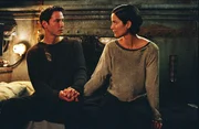 L-R: Neo (Keanu Reeves) und Trinity (Carrie-Anne Moss)