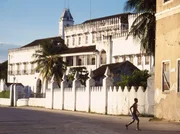 Uferpromenade und Sultanspalast.