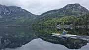 EPG‑Bild; "Seenland &Ouml;sterreich", "Das Ausseerland." Im Ausseerland hat jeder See seinen eigenen, besonderen Charakter. In den malerischen Gebirgst&auml;lern sind Brauchtum, Handwerk und Tradition bis heute fest verankert. Vom Loserplateau aus pr&auml;sentiert sich das Seen‑ und Bergpanorama des "Steirischen Salzkammerguts" malerisch und lieblich: vom Altausseer See &uuml;ber den Grundlsee und den Toplitzsee bis zum Kammersee. ... (Auszug)