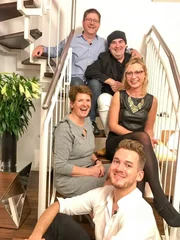 V.h.l.: H&uuml;ssi, Oliver und Svenja; V.v.l.: Inge und Gastgeber Anders