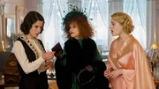 v.li.: Pauline Maul&eacute;on (Rebecca Marder), Odette Chaumette (Isabelle Huppert), Madeleine Verdier (Nadia Tereszkiewicz)