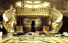 Neo (Keanu Reeves) hat die M&auml;nner des Merowingers besiegt. Wie kommt er von hieraus weiter zur T&uuml;r der geheimen Etage?