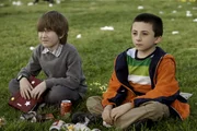 Weil der eigentliche Muttertag eine Katastrophe war, plant Familie Heck einen zweiten Muttertag f&uuml;r Frankie, genau an dem Tag, an dem Brick (Atticus Shaffer, r.) mit seinem Freund Arlo (Nick Shafer, l.) zum Spielen verabredet war ...