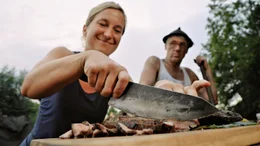 Jenny Gruber schneidet Flanksteak vom Rind auf