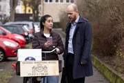 Tobias (Patrick Müller) und Esma (Özge Delioglan) wiegen sich in Sicherheit. Tobias (Patrick Müller) und Esma (Özge Delioglan) wiegen sich in Sicherheit.
