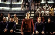 Niobe (Jada Pinkett-Smith) wird vom Senat in Zion dazu auserw&auml;hlt, nach der 'Nebukadnedzzar' und dem darauf befindlichen Auserw&auml;hlten Ausschau zu halten.