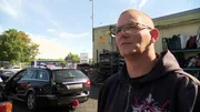 Ob Mike auf dem Schrottplatz ein Steuerger&auml;t f&uuml;r sein Auto findet?