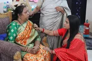 Sumit Sing's sister-in-law Shree with his aunt after she confronts Jenny.