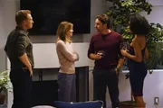 Amelia und Owen (Kevin McKidd, l.) veranstalten eine Dinnerparty. W&auml;hrend Maggie (Kelly McCreary, r.) dort Riggs (Martin Henderson, 2.v.r.) um ein Date bitten m&ouml;chte, soll Meredith (Ellen Pompeo, 2.v.l.) Riggs von Owen fernhalten ...