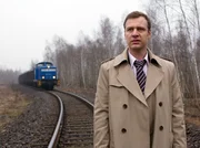 In einem Gef&uuml;hl der Ausweglosigkeit versucht der Rechtsanwalt Dr. Ralph Groher (Christoph Grunert) sich das Leben zu nehmen.