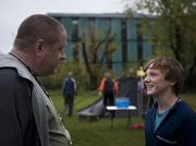 &Uuml;berlebenstraining bei Sportlehrer Krassnik, Tobias ist begeistert. (Georg Blumreiter, li.; Stefan Wiegand, re.)