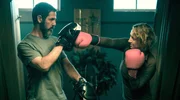 Reza (Yousef Sweid) trainiert mit Blum (Anna Maria Mühe) ihre Selbstverteidigungsfähigkeiten. Reza (Yousef Sweid) trainiert mit Blum (Anna Maria Mühe) ihre Selbstverteidigungsfähigkeiten.