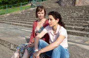 Marie (Katharina Marie Schubert, li.) und Krystyna (Janina Elkin).
