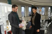 Carla (Sarah M&uuml;hlhause, r.) ahnt nicht, dass David (Lee Rychter, r.) etwas mit der Entf&uuml;hrung von Tom zu tun hat ...