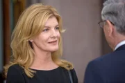 Fiona (Rene Russo)