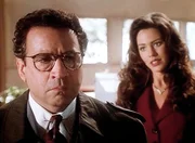 Norman (Michael Tucci, l.) erh&auml;lt von Page, einer reichen Sponsorin des Community General, einen unsittlichen Antrag.