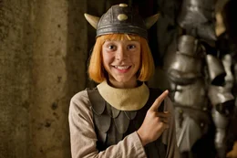 F&uuml;r den Schlaukopf Wickie (Jonas H&auml;mmerle) steht ein neues Abenteuer an. Sein Vater wurde vom Schrecklichen Sven entf&uuml;hrt und nun soll er die Wikingerbande anf&uuml;hren. Ob das gut geht?