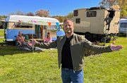 Friso Richter trifft Camper, die mit ihren au&szlig;ergew&ouml;hnlichen Fahrzeugen an besonderen Pl&auml;tzen halt machen.