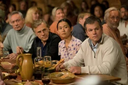 v.li.: Konrad (Udo Kier), Dusan Mirkovic (Christoph Waltz), Ngoc Lan Tran (Hong Chau), Paul Safranek (Matt Damon).