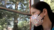 Julia Steinberger in der Bahn auf dem Wege zum Gletscher Mer de Glace