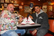 Nick Fiorell der Besitzer der teuersten Sneakers der Welt &bdquo;Nike Air Ships&ldquo; und Jermaine Jenas.