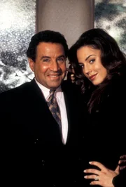 Norman Briggs (Michael Tucci, l.); Page Tanner (Krista Allen, r.)