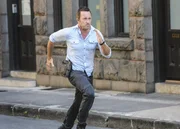 Alex O'Loughlin (Steve McGarrett).