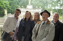 (v.li.): Alexander (Mike Galeli), Julia (Gila Von Weitershausen), Emma (Eva-Maria Grein von Friedl), Arthur (Ernst Stankovski), Toni (Fritz Wepper).